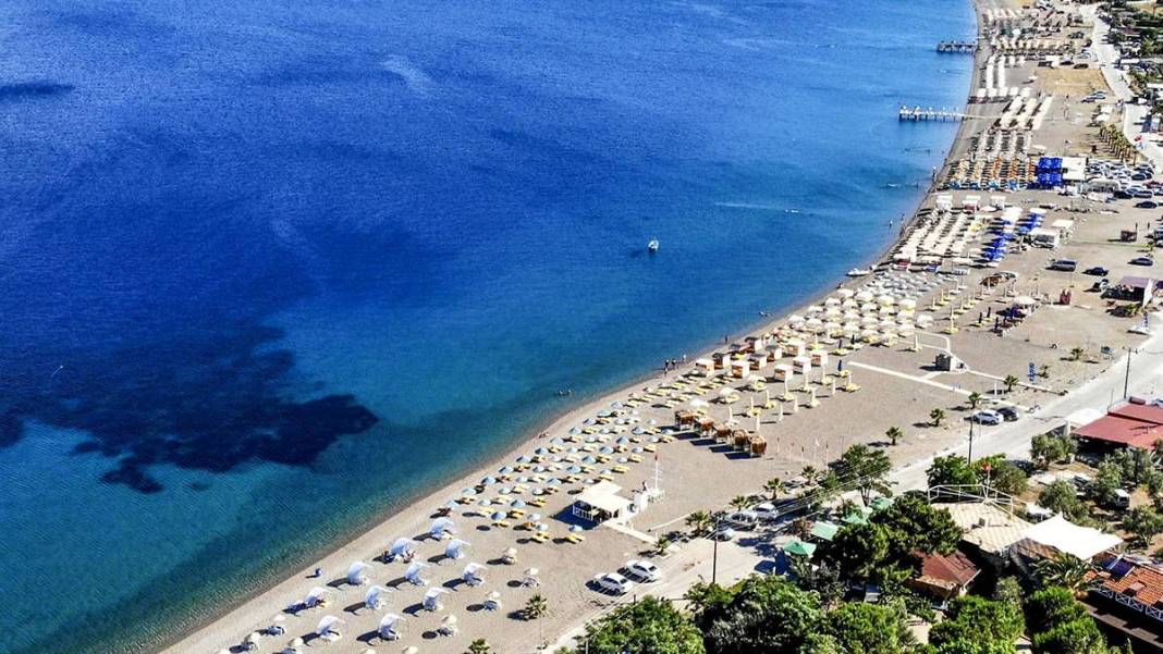 Cam gibi denizi ve el değmemiş doğası ile bu kasaba adeta cennet! Turistler o ilimize akın ediyor, keyfi bambaşka 5